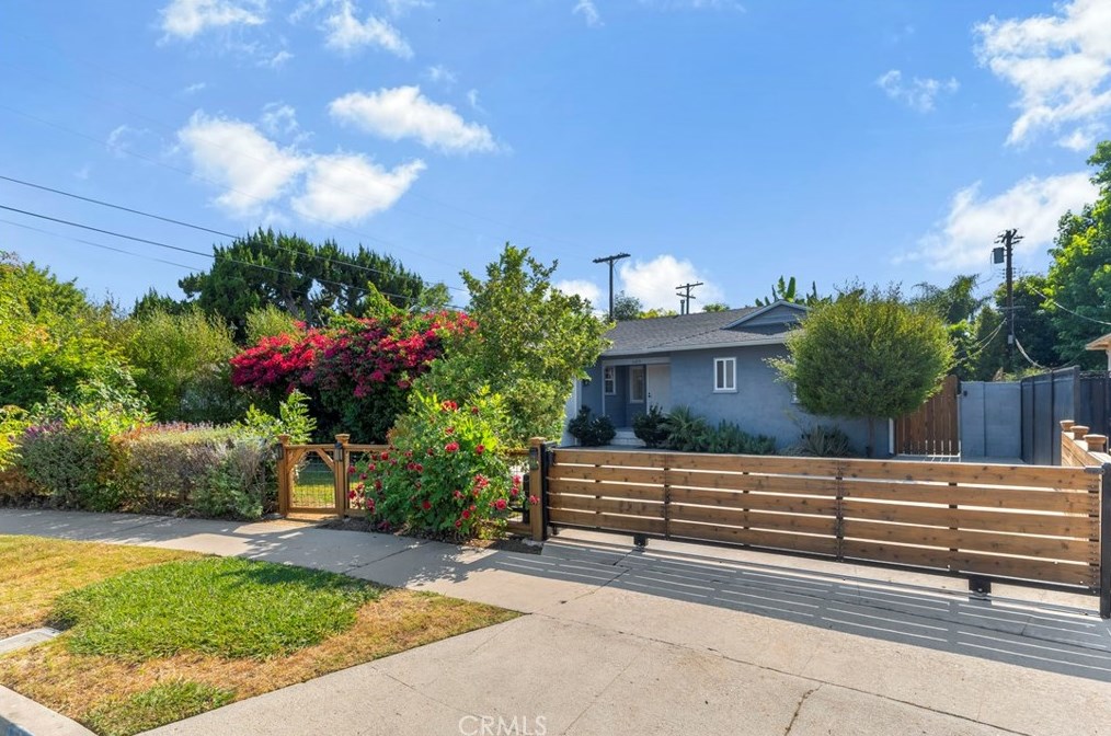 6439 Gaynor Ave, Van Nuys, CA 91406-6435