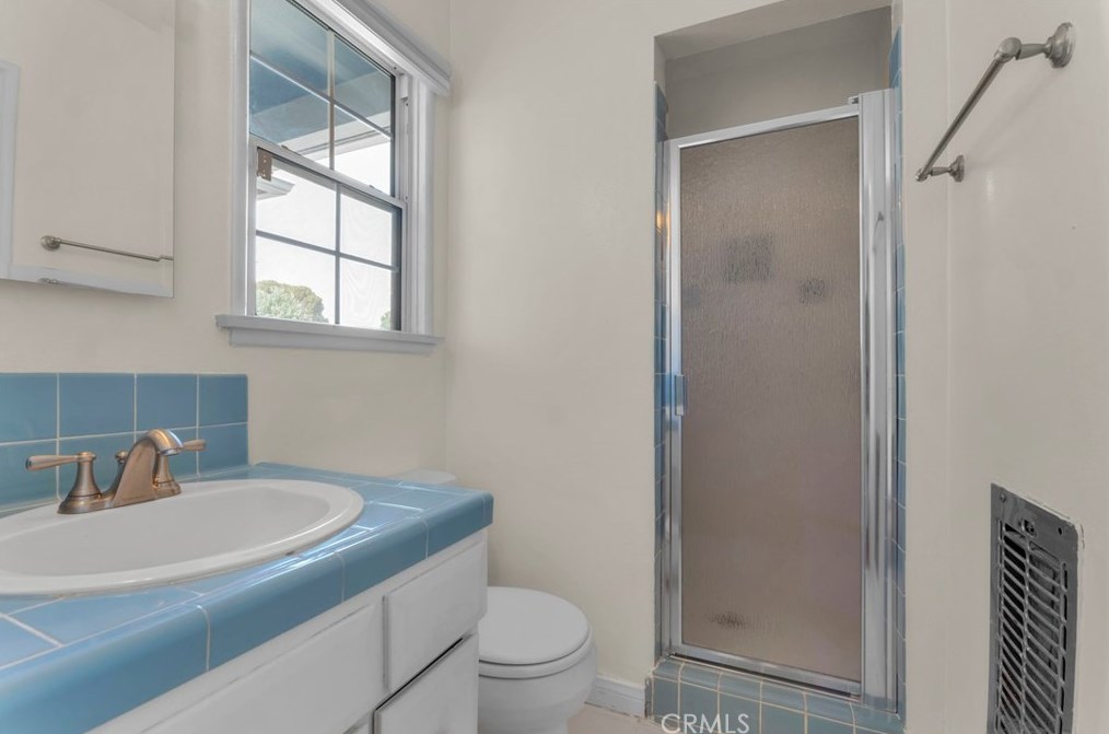 6439 Gaynor Ave, Van Nuys CA  91406-6435 exterior