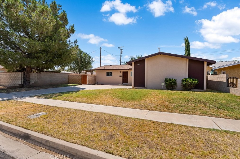 1216 Avenue, Lancaster, CA 93535-6504