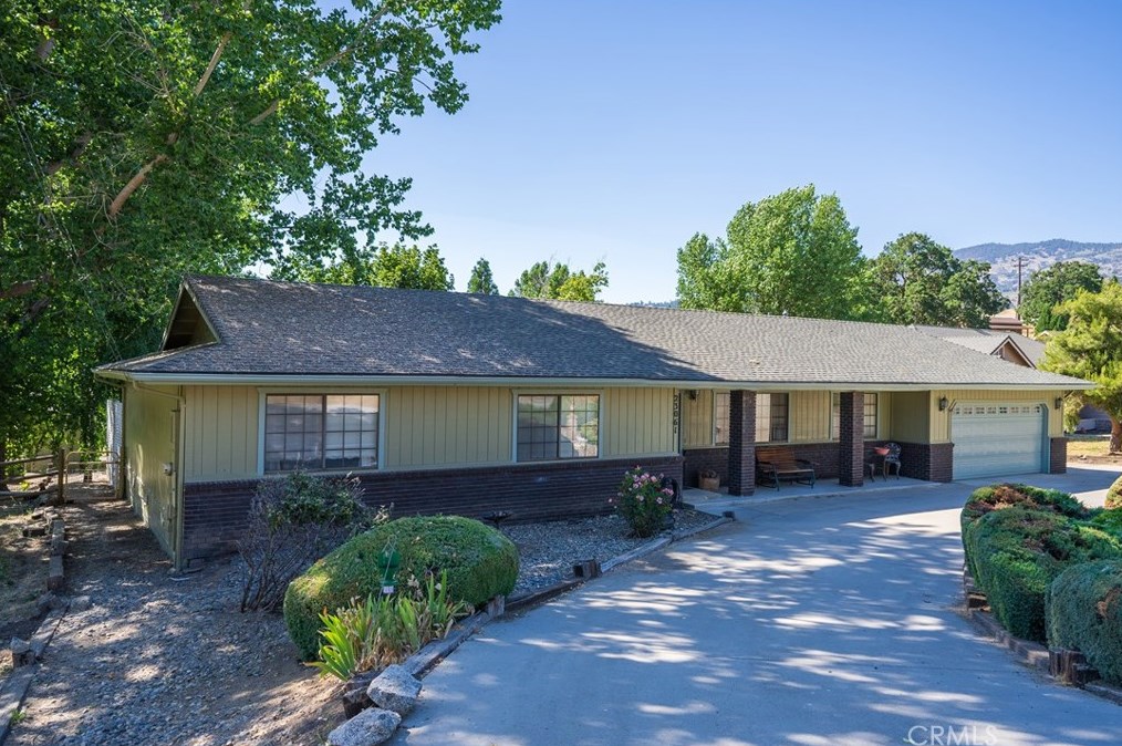 23061 Lakeview Dr, Tehachapi, CA 93561-9115