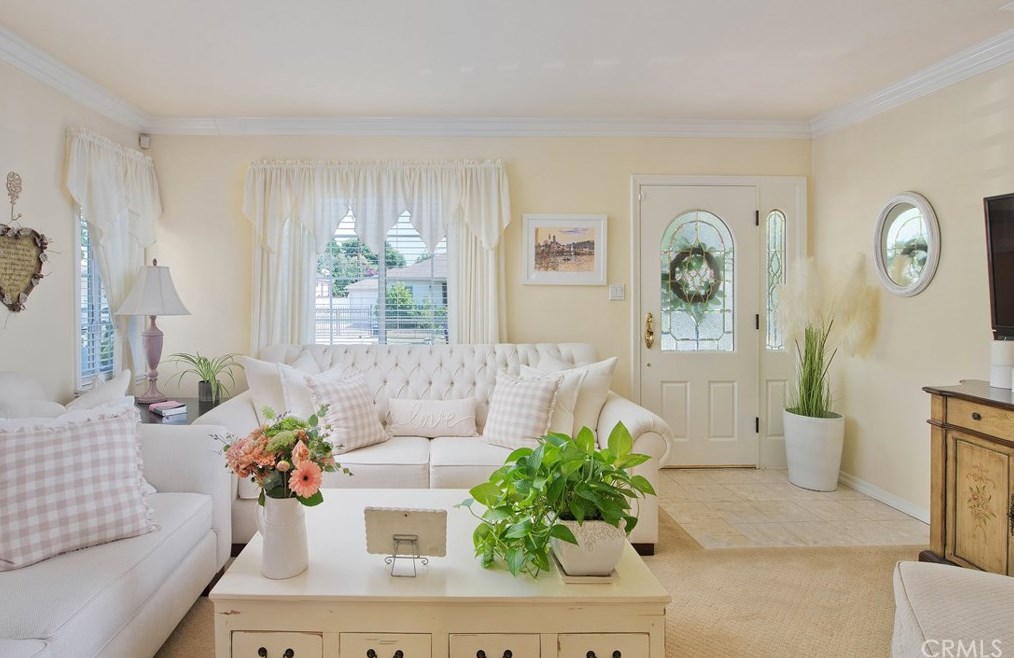 17436 Collins St, Van Nuys, CA 91316