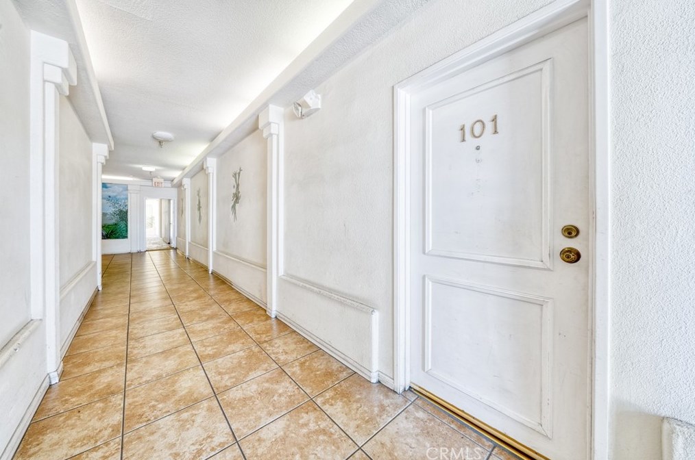 16940 Chatsworth St #101, San Fernando, CA 91344