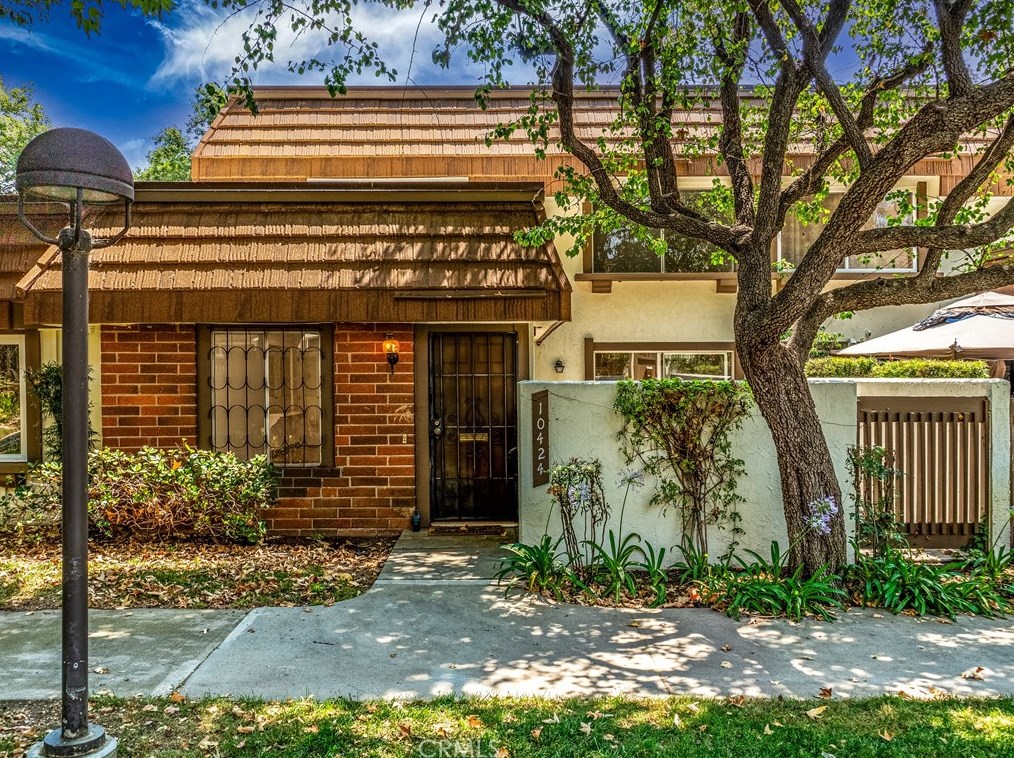 10424 Larwin Ave, Chatsworth, CA 91311-2058