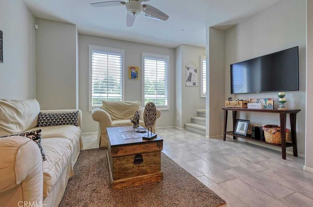 14675 Sherman Way, Van Nuys, CA 91405