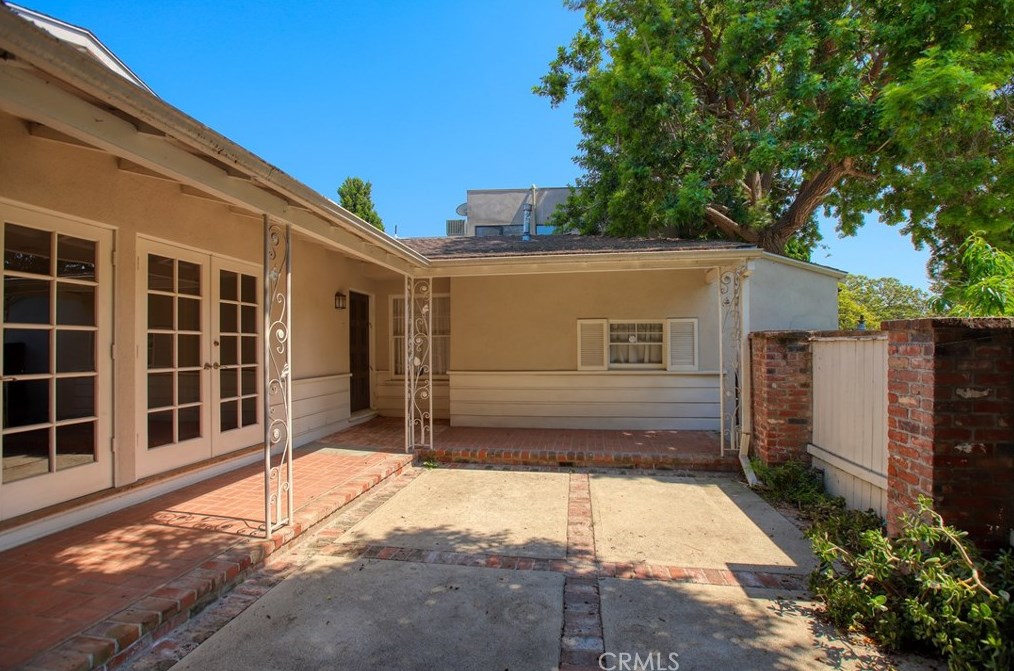 160 Bowling Green Way, Los Angeles, CA 90049-2814