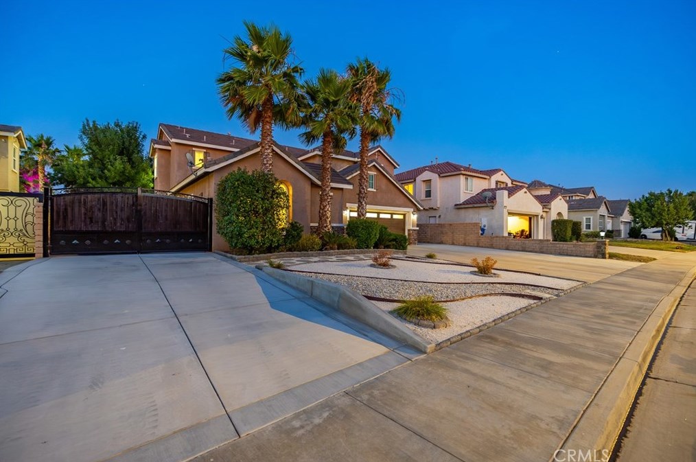 39354 Desert Lilly Ct, Palmdale, CA 93551