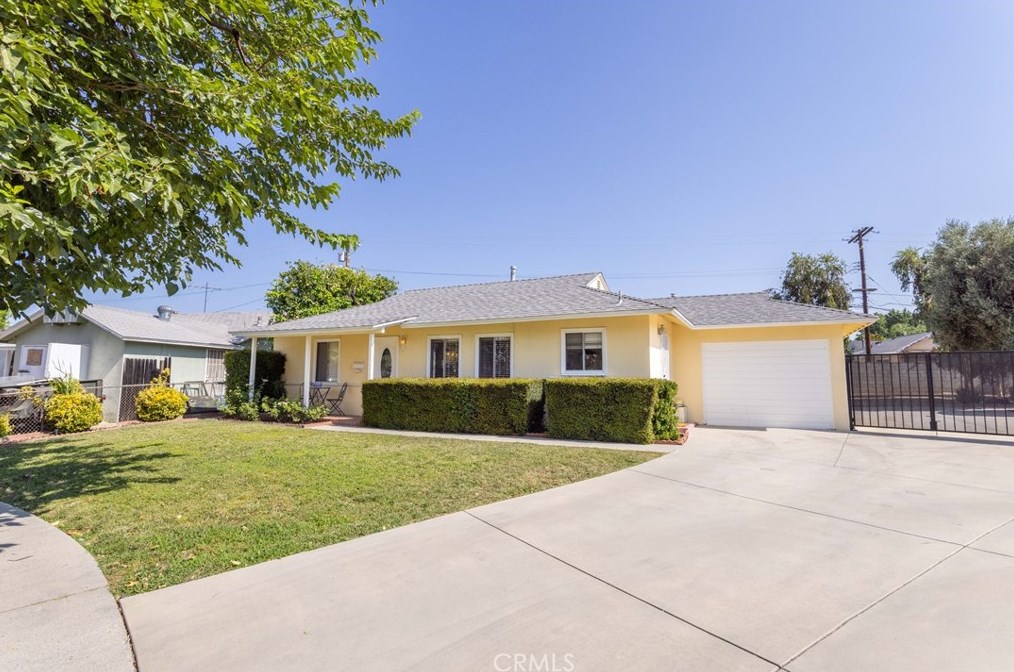 17405 Manteca St, Van Nuys, CA 91406