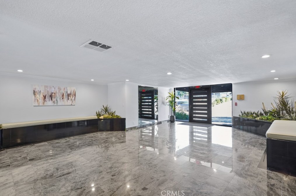 14115 Moorpark St #103, Van Nuys, CA 91423