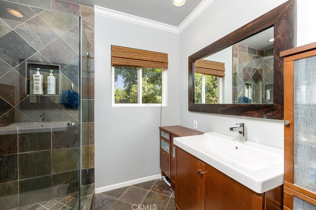 6101 Shirley Ave, Los Angeles CA  91356-1041 exterior