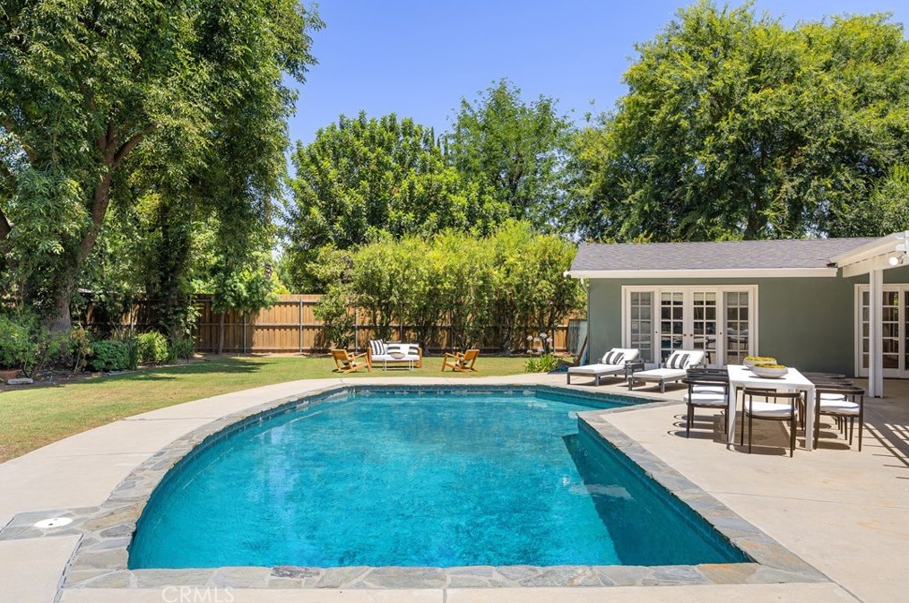 6101 Shirley Ave, Los Angeles CA  91356-1041 exterior