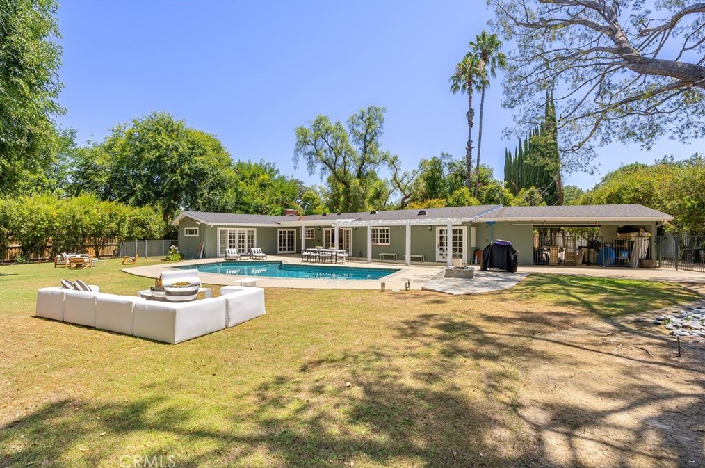 6101 Shirley Ave, Los Angeles CA  91356-1041 exterior