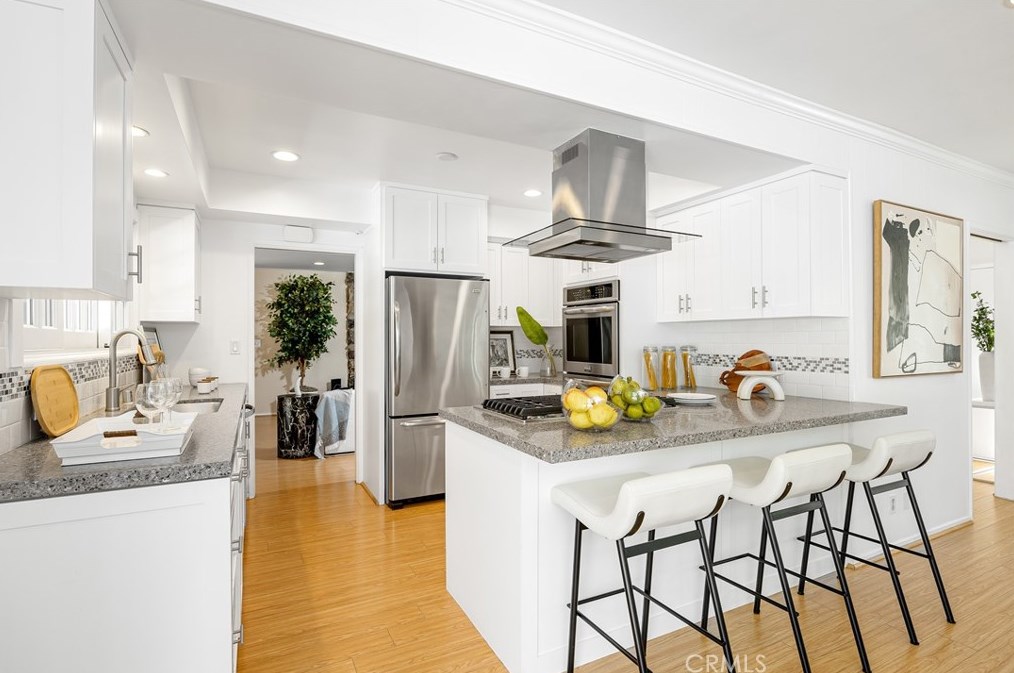 6101 Shirley Ave, Los Angeles CA  91356-1041 exterior