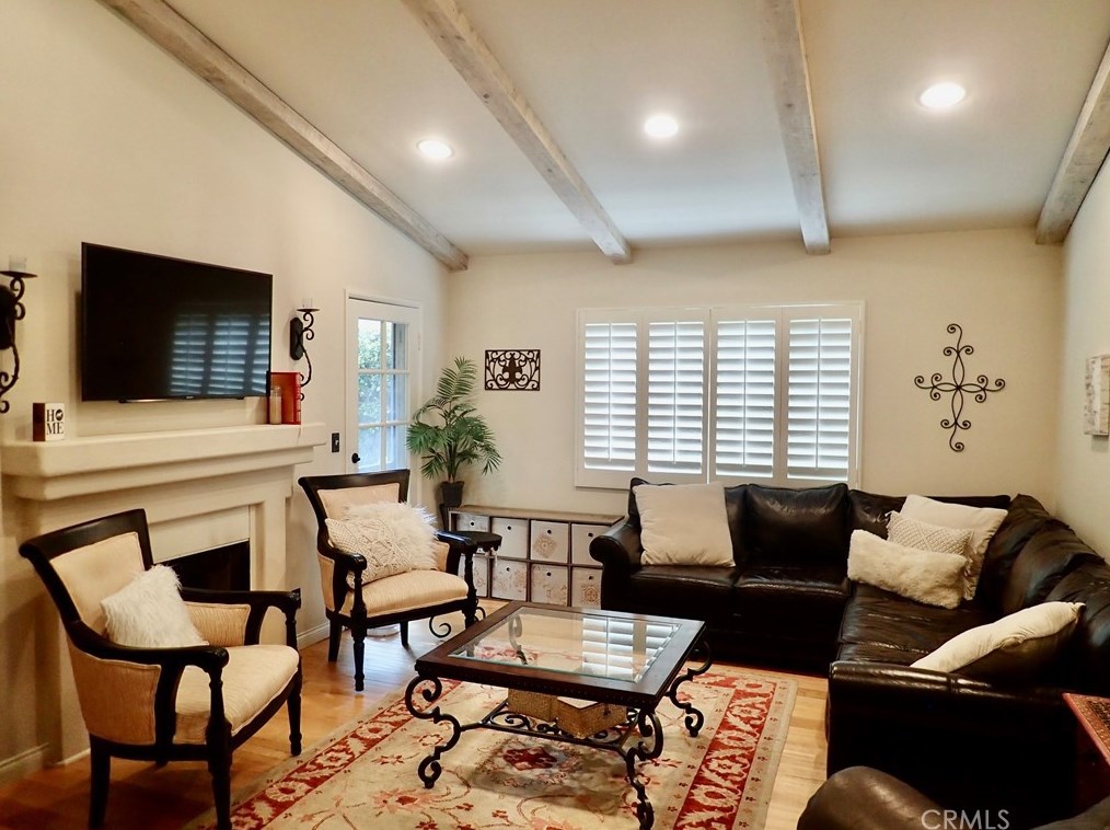 4372 Willow Glen St, Calabasas, CA 91302