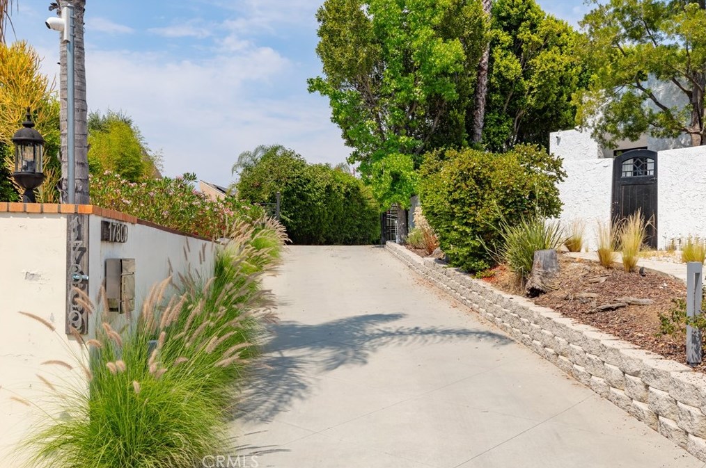 17809 Twilight Ln, Van Nuys, CA 91316