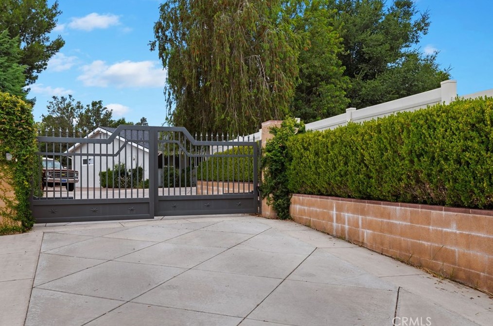 11541 Encino Ave, San Fernando, CA 91344