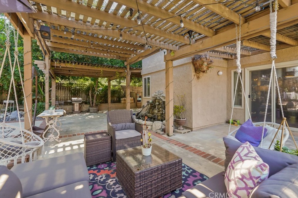 71 Oak Clf Dr, Pomona CA 91766-4858 exterior