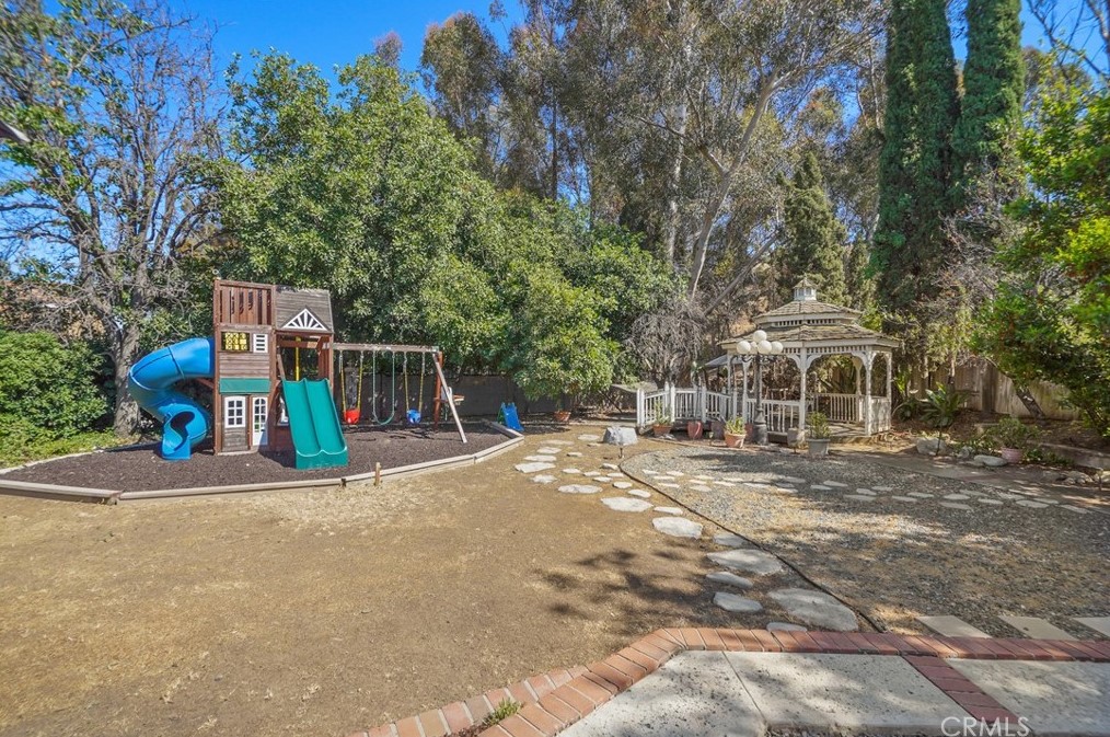 71 Oak Clf Dr, Pomona CA 91766-4858 exterior