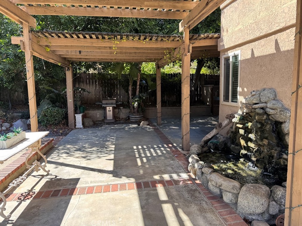 71 Oak Clf Dr, Pomona CA 91766-4858 exterior