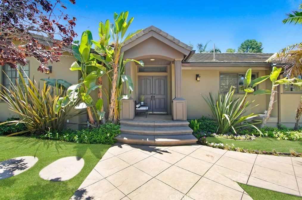 4153 Hayvenhurst Dr, Van Nuys, CA 91436