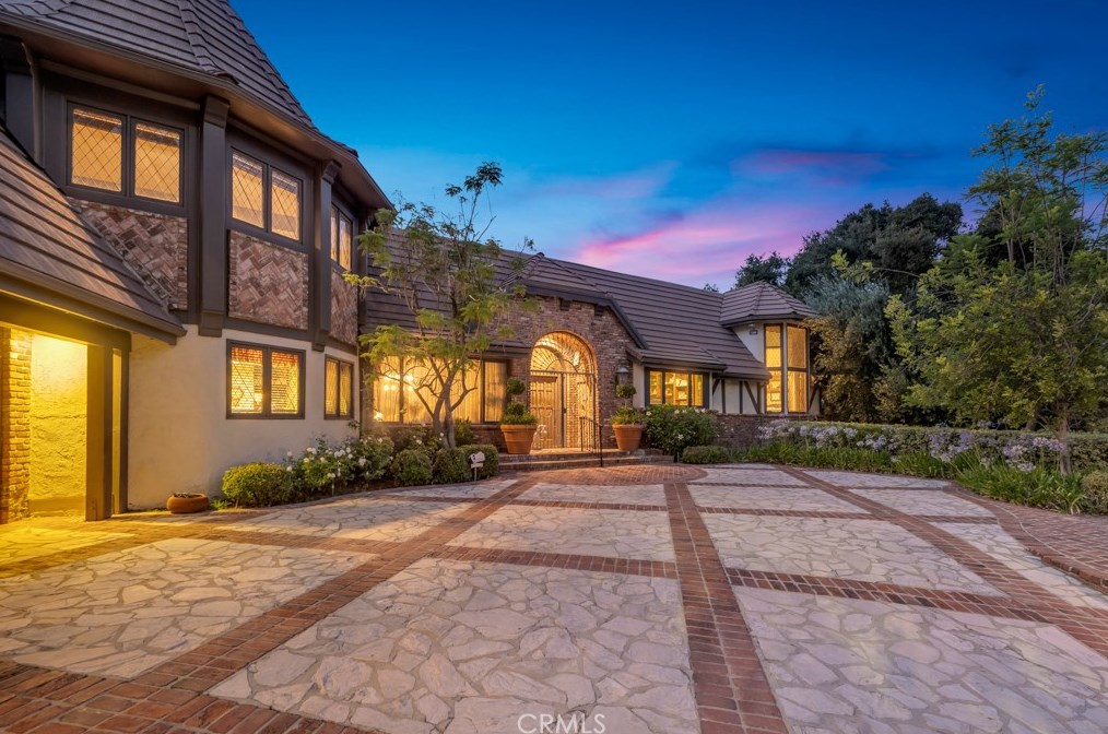 16825 Bajio Rd, Van Nuys, CA 91436