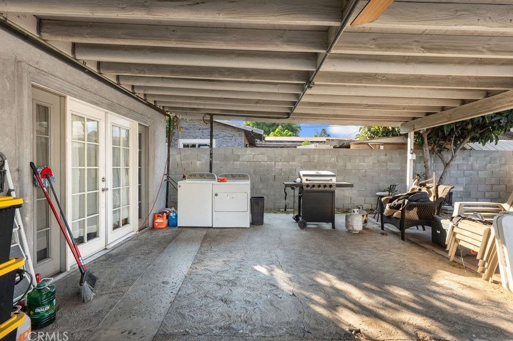 11130 Telfair Ave, Los Angeles CA  91331-2738 exterior