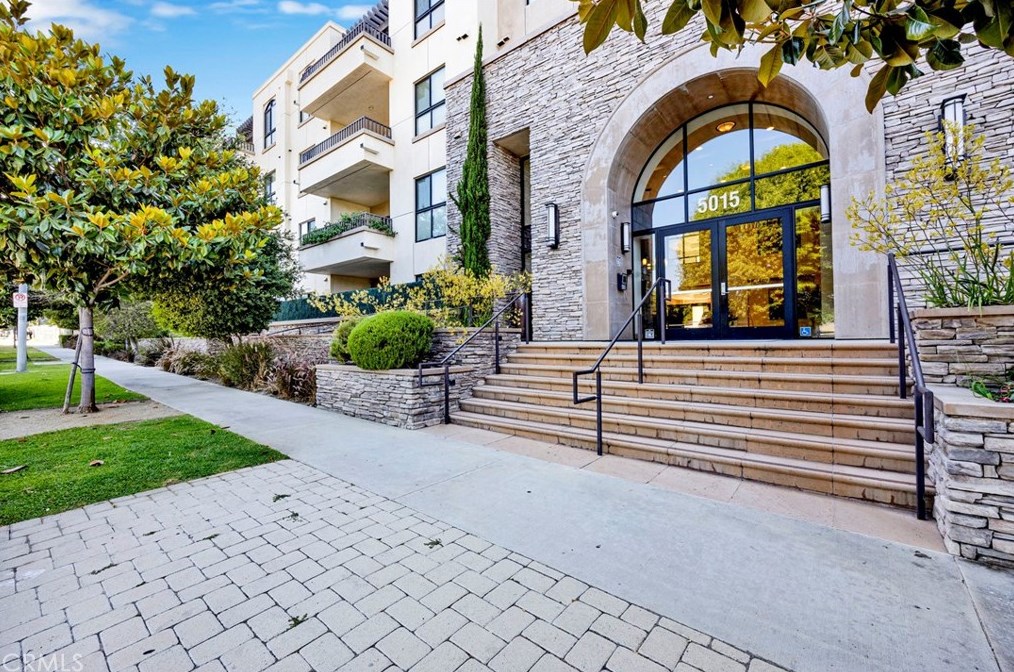 5015 Balboa Blvd, Van Nuys CA 91316-3424 exterior