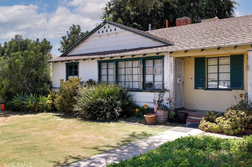 7555 Collett Ave, Van Nuys, CA 91406
