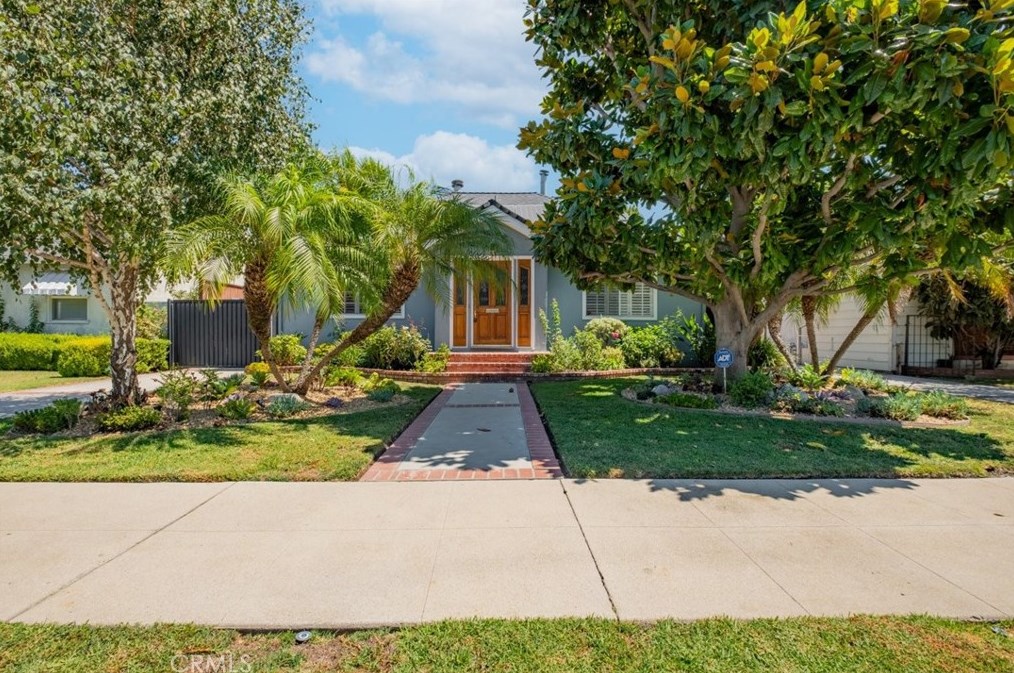 4522 Calhoun Ave, Van Nuys, CA 91423-2704