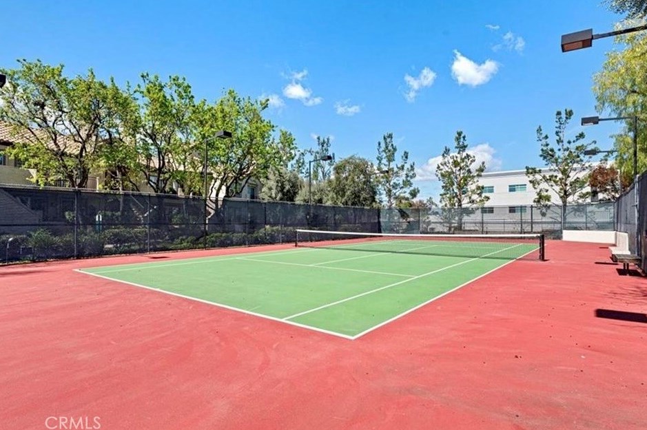 24103 Del Monte Dr, Santa Clarita CA  91355-3806 exterior