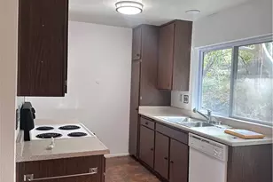 26351 Oak Plain Dr, Newhall, CA 91321 - Photo 2