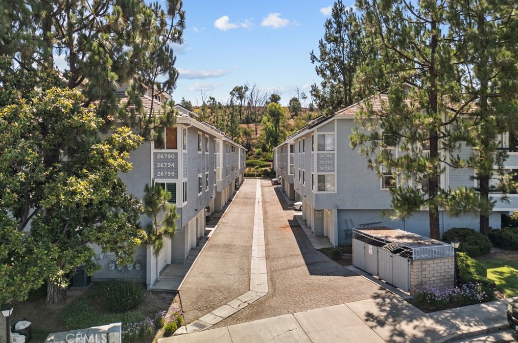 26780 Claudette St, Santa Clarita, CA 91351-5589
