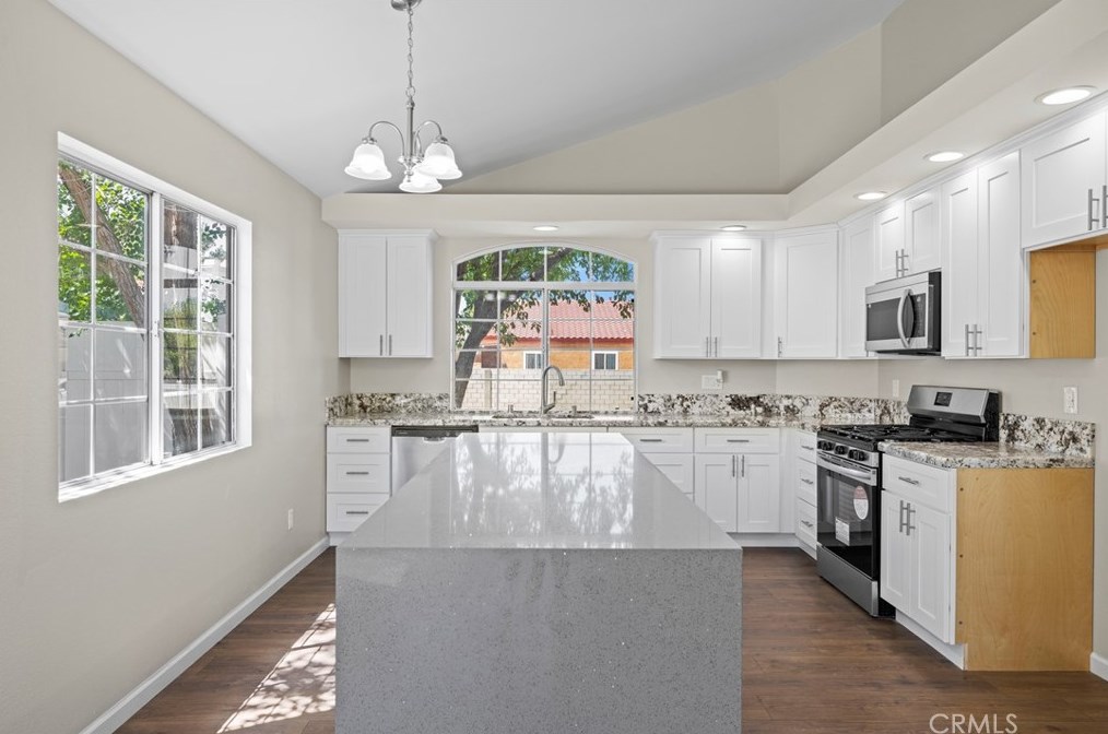 1820 Apricot Dr, Palmdale, CA 93550