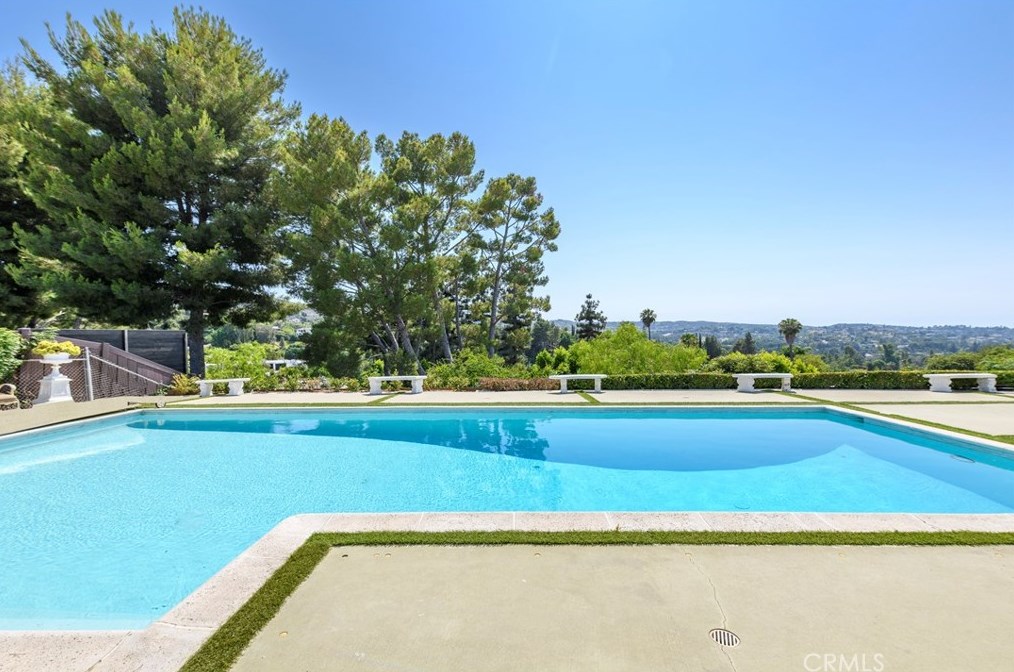 17969 Medley Dr, Van Nuys, CA 91316