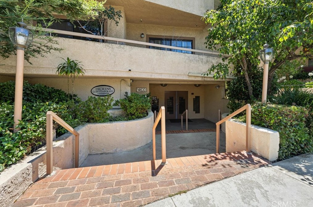 14630 Dickens St #308, Van Nuys, CA 91403
