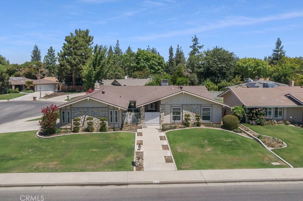 616 Bermuda St, Bakersfield, CA 93309