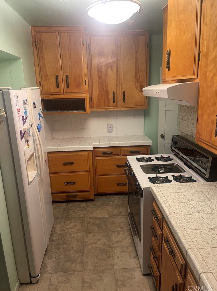 715 S S Huntington St, San Fernando, CA 91340