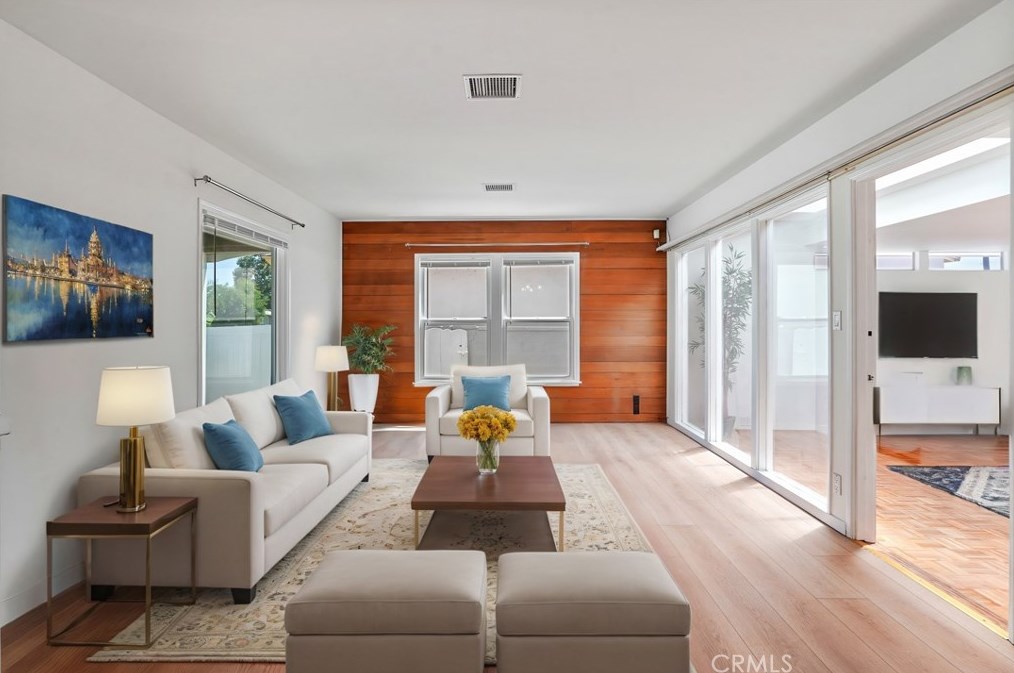 6237 Sylvia Ave, Los Angeles, CA 91335-6607