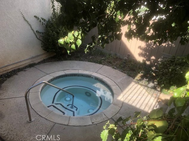 18631 Collins St, Los Angeles CA  91356-2139 exterior