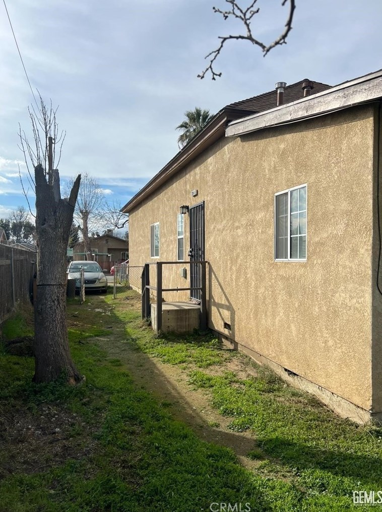 230 Eye St, Bakersfield, CA 93304