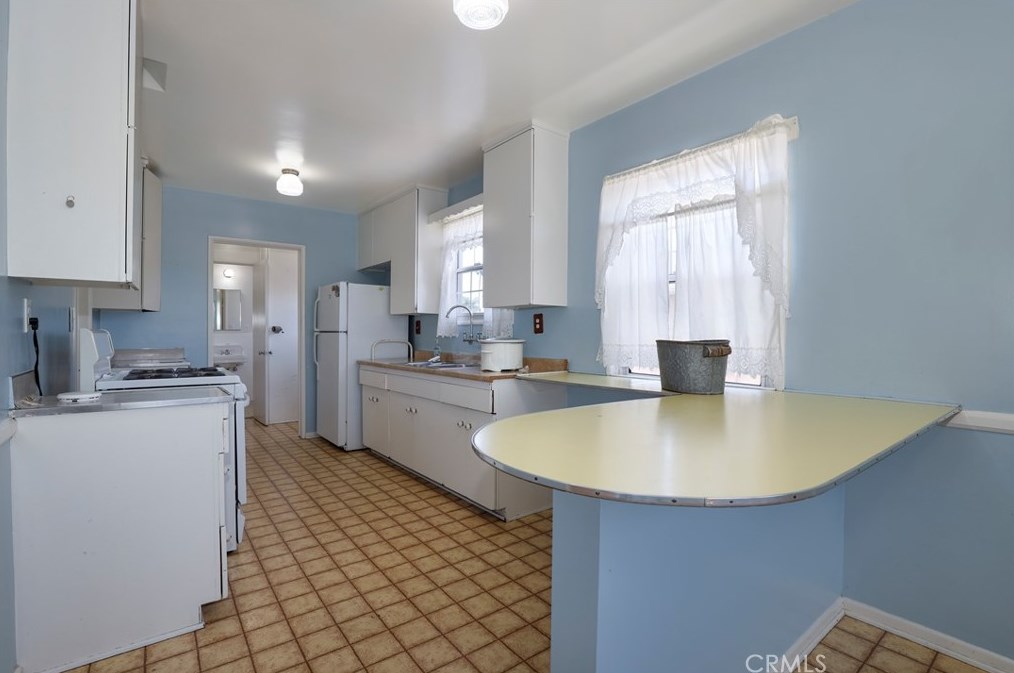 9059 Vena Ave, Los Angeles CA  91331-4926 exterior