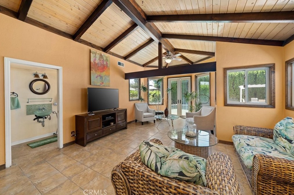 14552 Hesby St, Van Nuys CA  91403-1711 exterior