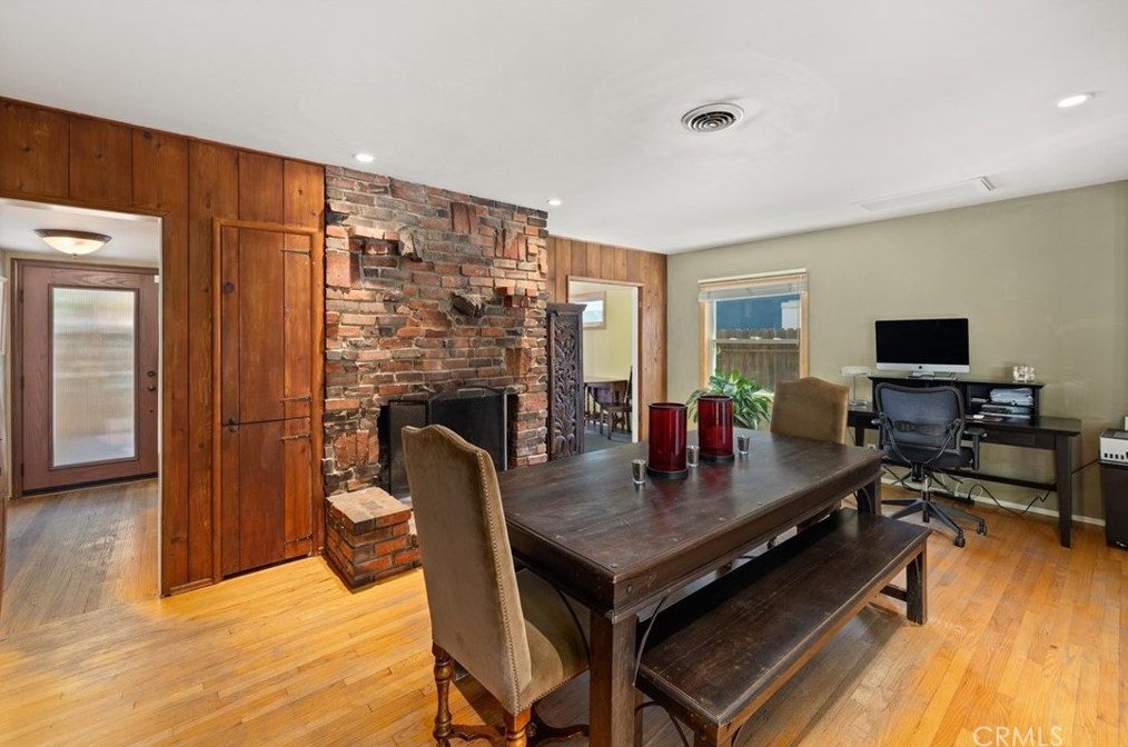 14552 Hesby St, Van Nuys CA  91403-1711 exterior