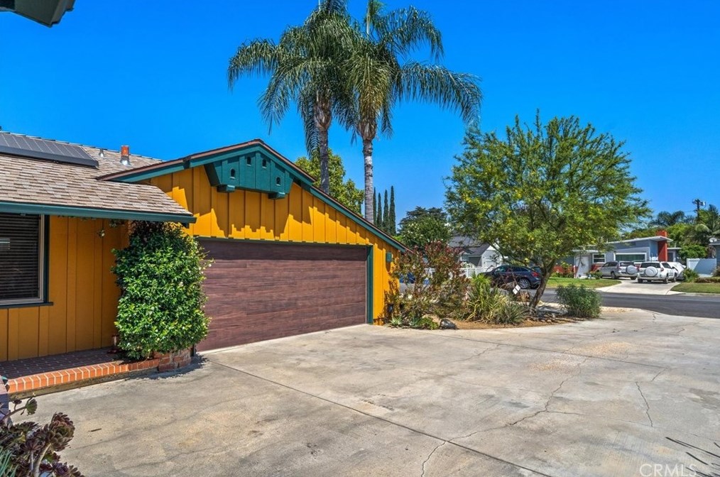 14552 Hesby St, Van Nuys CA  91403-1711 exterior