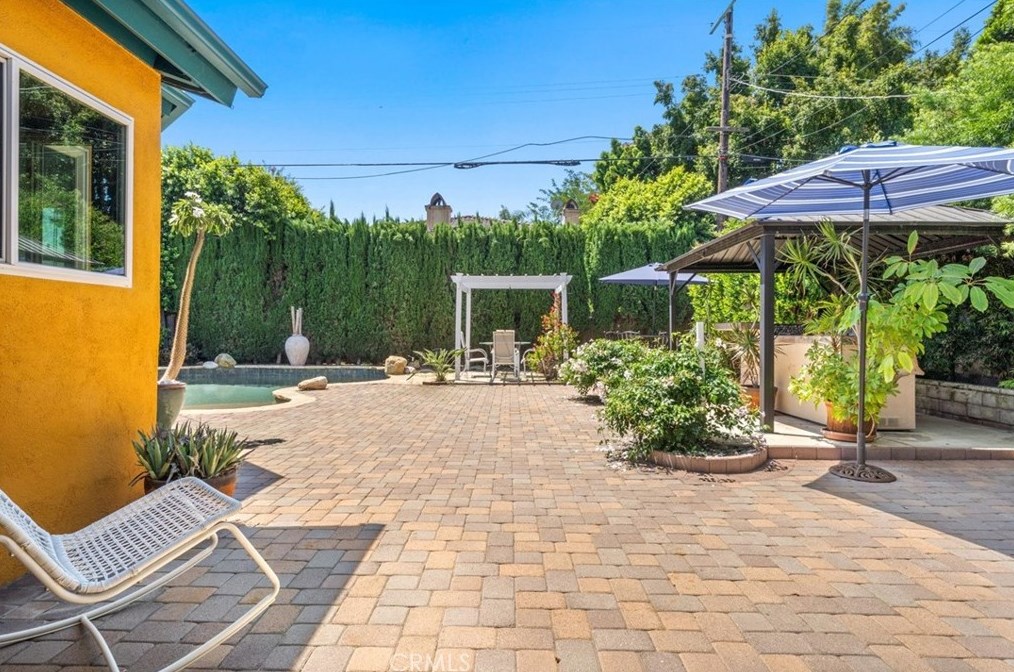 14552 Hesby St, Van Nuys CA  91403-1711 exterior