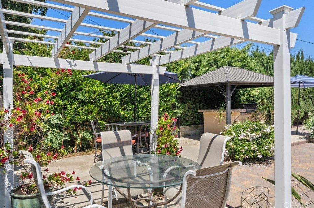 14552 Hesby St, Van Nuys CA  91403-1711 exterior