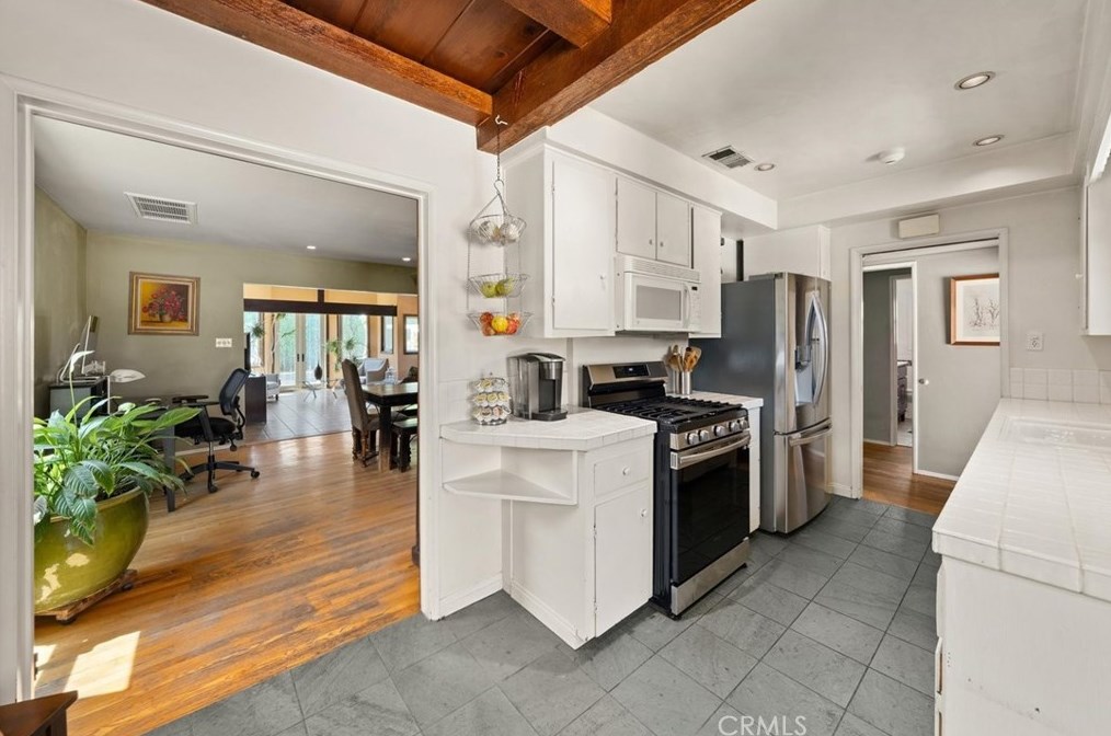 14552 Hesby St, Van Nuys CA  91403-1711 exterior