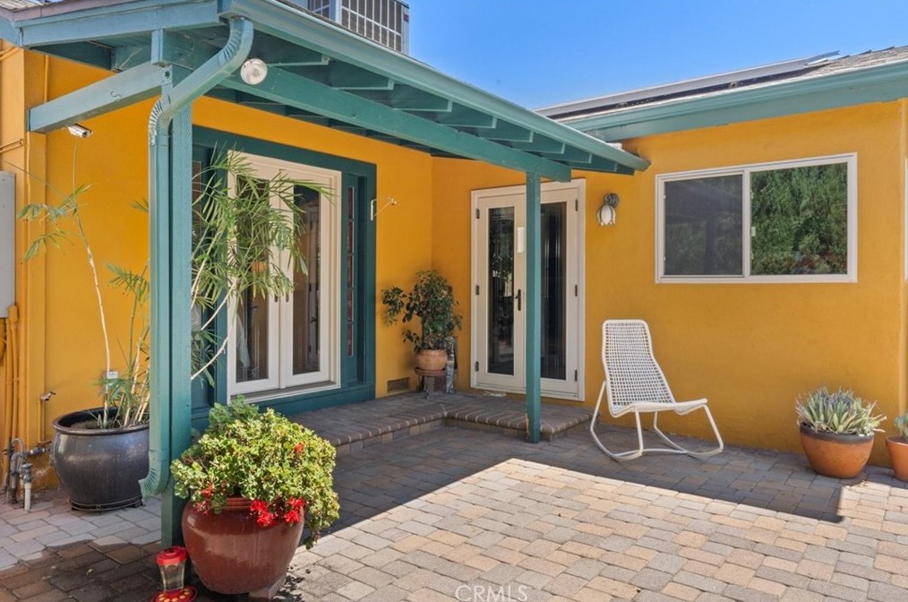 14552 Hesby St, Van Nuys CA  91403-1711 exterior