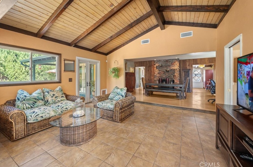 14552 Hesby St, Van Nuys CA  91403-1711 exterior