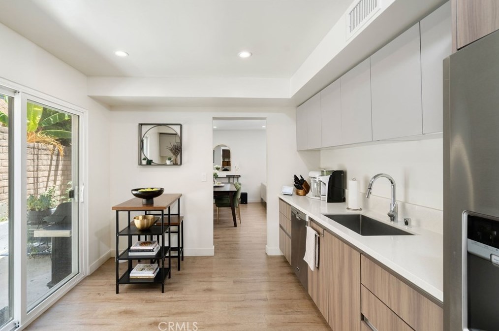 5275 Colodny Dr #5, Calabasas, CA 91301