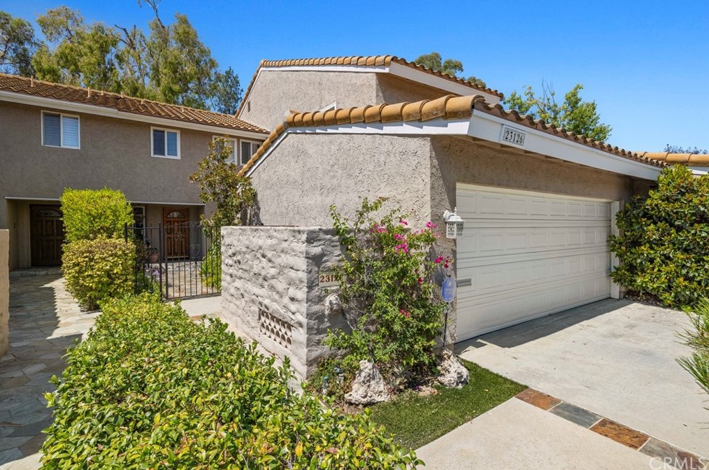 23126 Park Sorrento, Calabasas, CA 91302